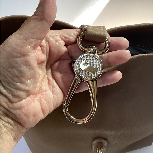 Dooney & Bourke Logo Lock Sac all leather Carmel purse, NWT - Picture 13 of 16